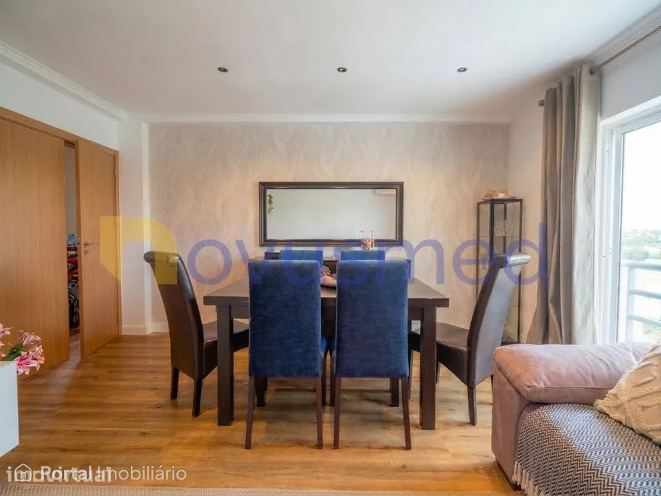 Apartamento T2 com Ar Condicionado nas Ferreiras
