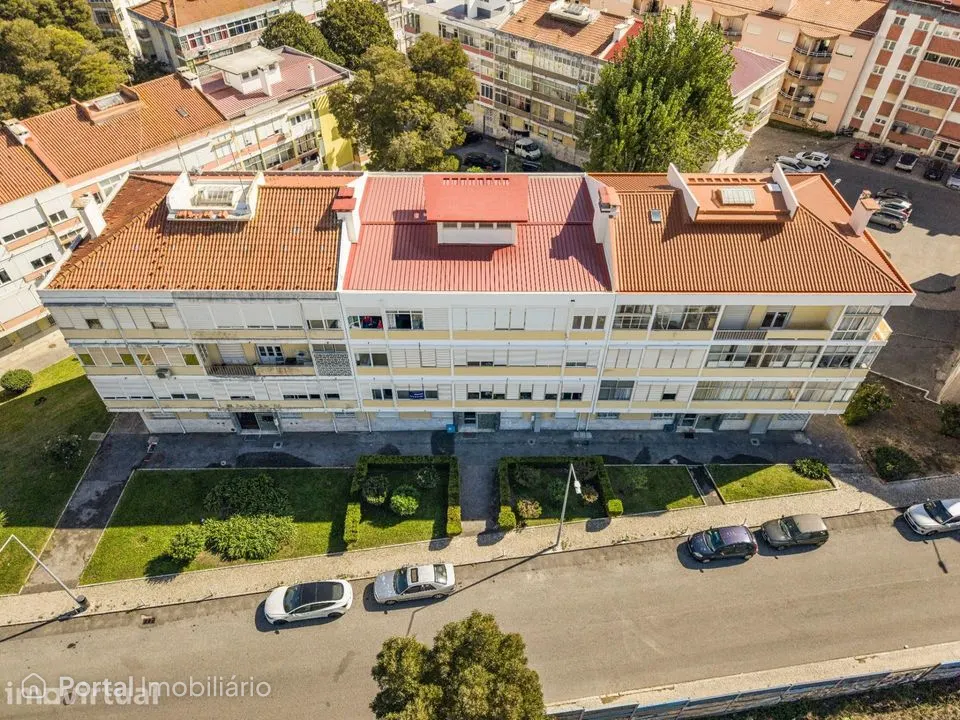 Oportunidade em Queluz: T2 com duas frentes e potencial para T2+1