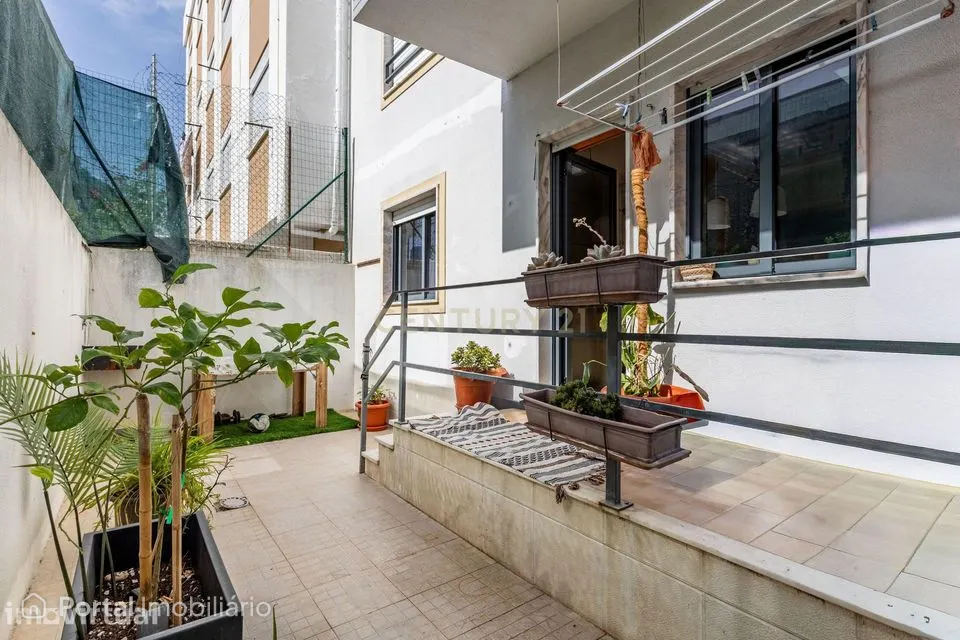 T2 em Setúbal, com boas áreas, terraço, arrecadação, perto de comérci