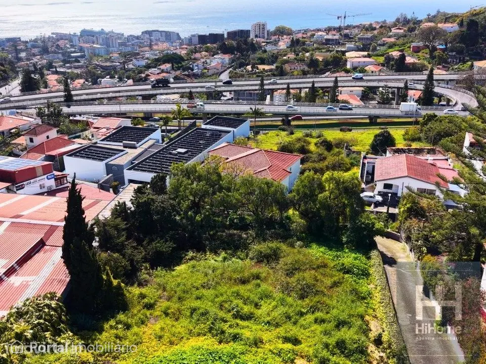 Terreno com 1.607 m2 para construção no Funchal