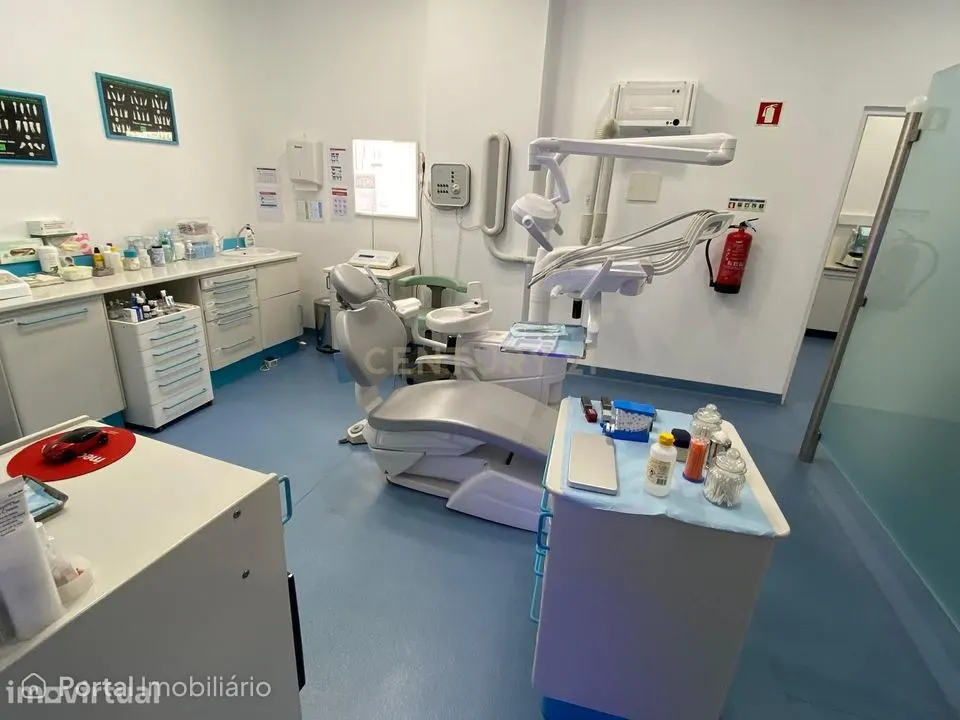 Clínica Renovada em Setúbal - Oportunidade Única!