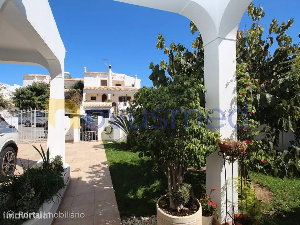 Moradia T4 com piscina no centro de Albufeira