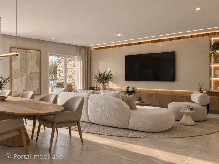 Apartamento T4+1 duplex remodelado com jacuzzi e garagens em Alcabi...