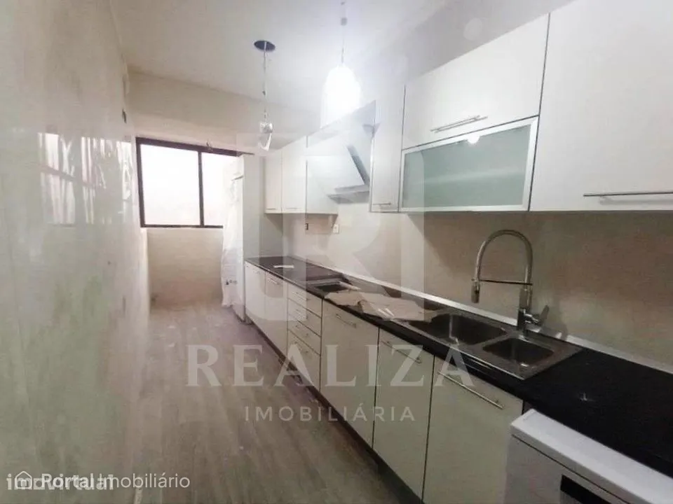 Apartamento T3 remodelado duplex com terraço e garagem na Costa da ...