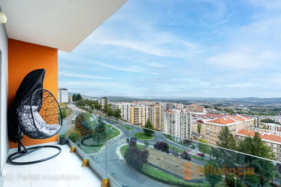 Apartamento T3 Semi-Novo com varandas | Covilhã