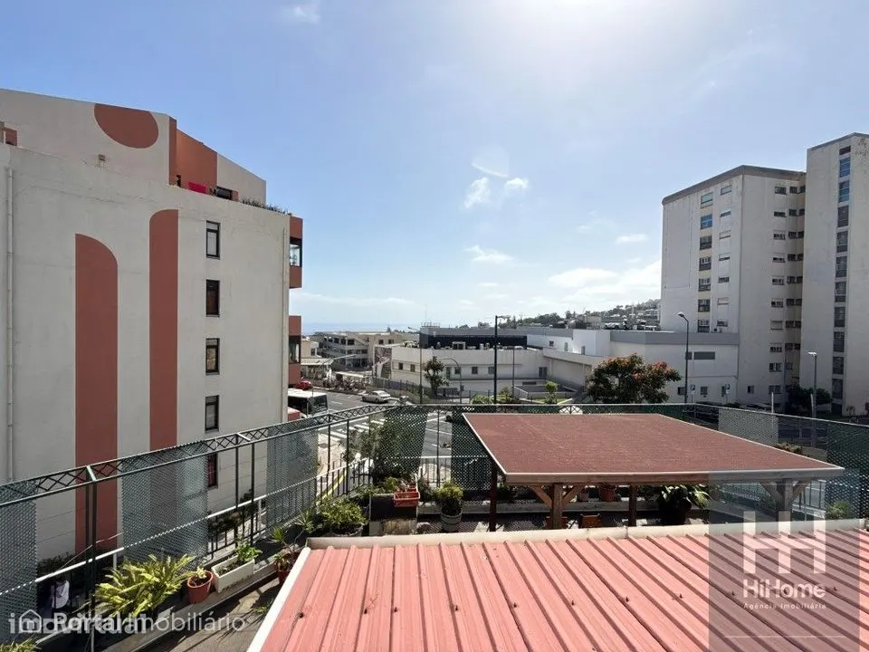 Apartamento T3 com garagem, centro Funchal, vista mar, serra e cidade.