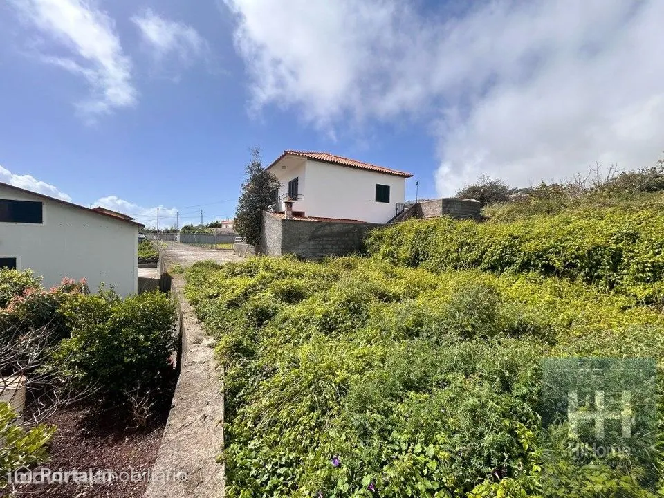 Terreno com 1980 m2 | Caniço, Santa Cruz