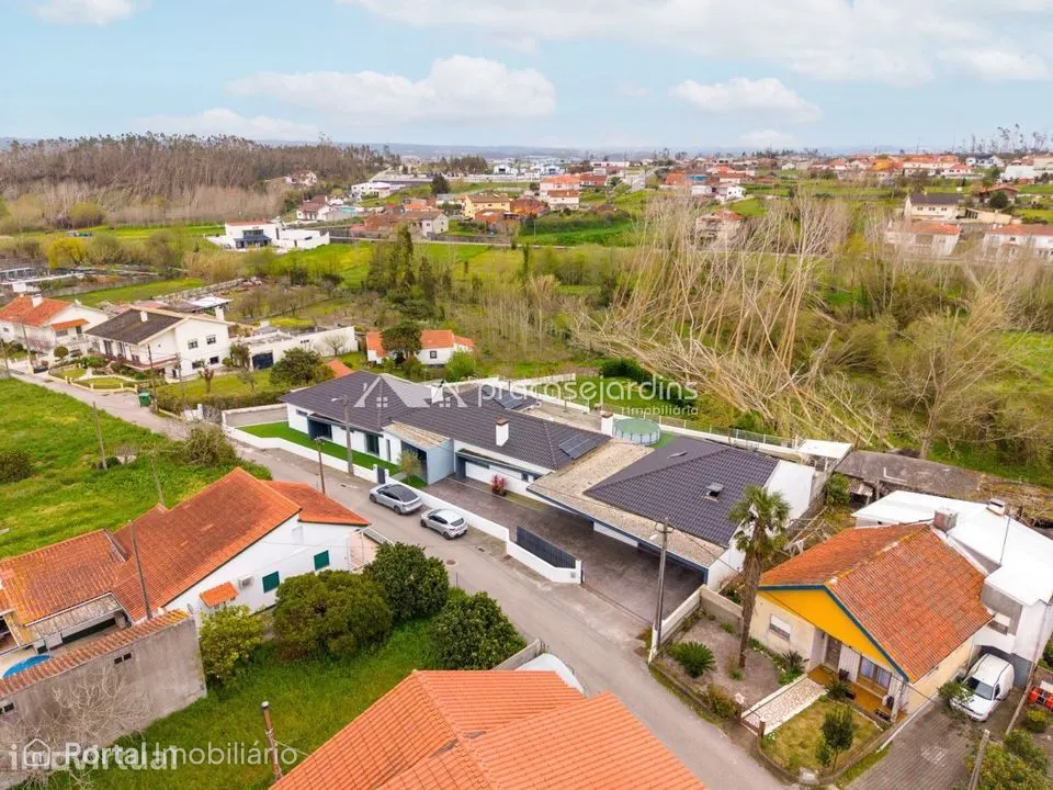 Moradia T5 Contemporânea e elevada eficiência energética – Amor, Le...