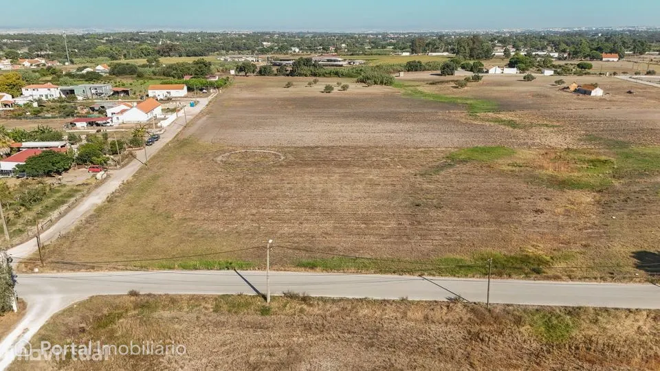 Terreno rústico com 2,3 hectares em Pinhal Novo, Palmela