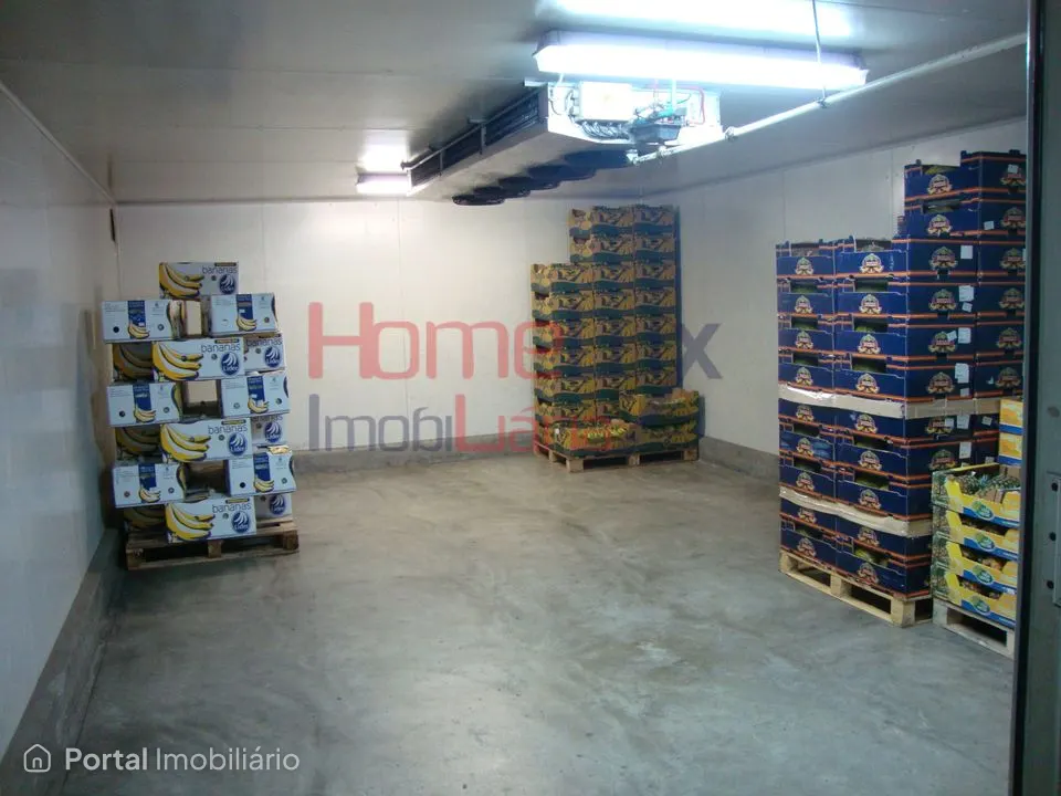 Espaço de Garagem e Comercial em São Roque