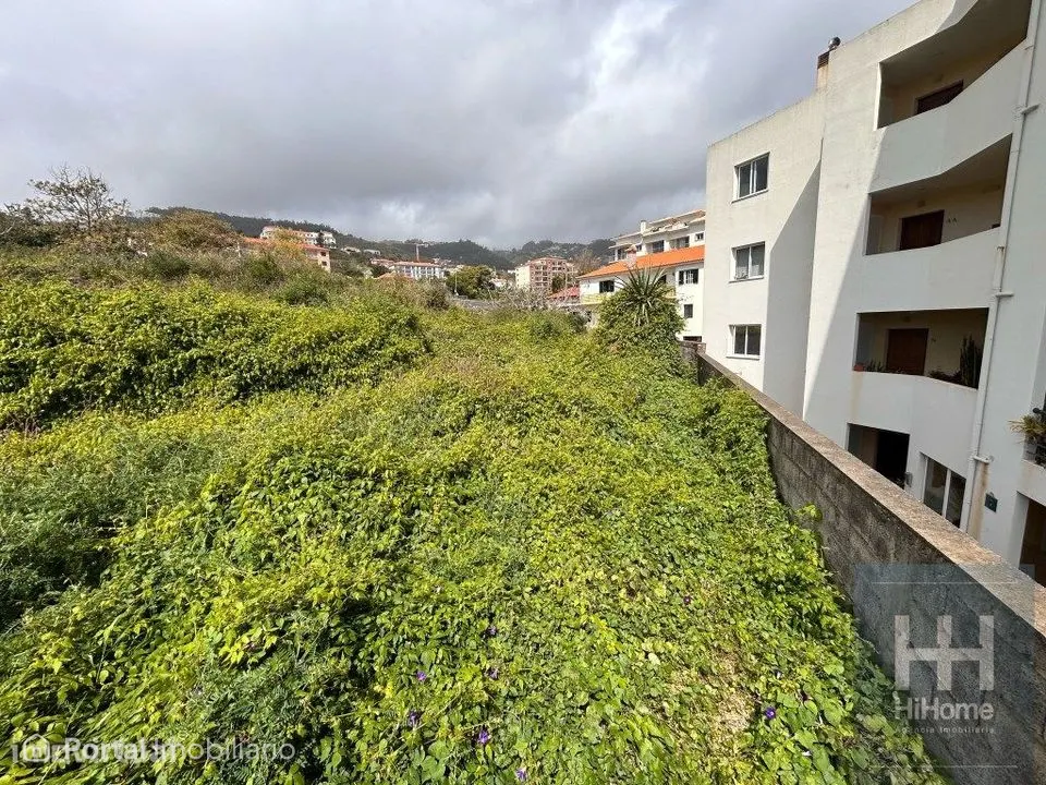 Terreno com 1980 m2 | Caniço, Santa Cruz