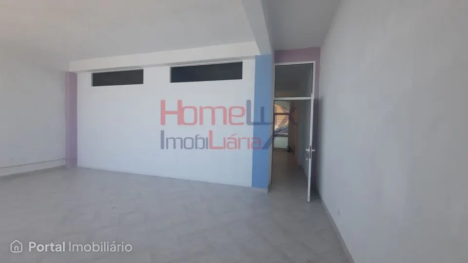 Loja comercial no Centro de Castro Daire para Venda