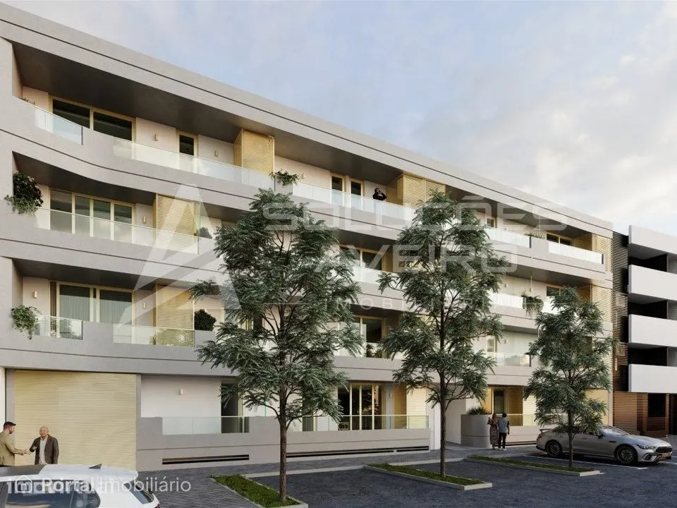 T1 com varanda e terraço e 2 lugares de garagem