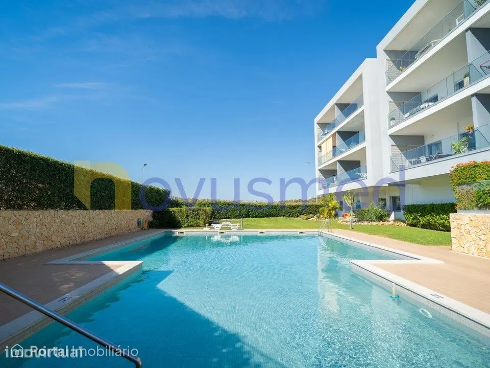 Apartamento T3, com piscina e garagem, Albufeira