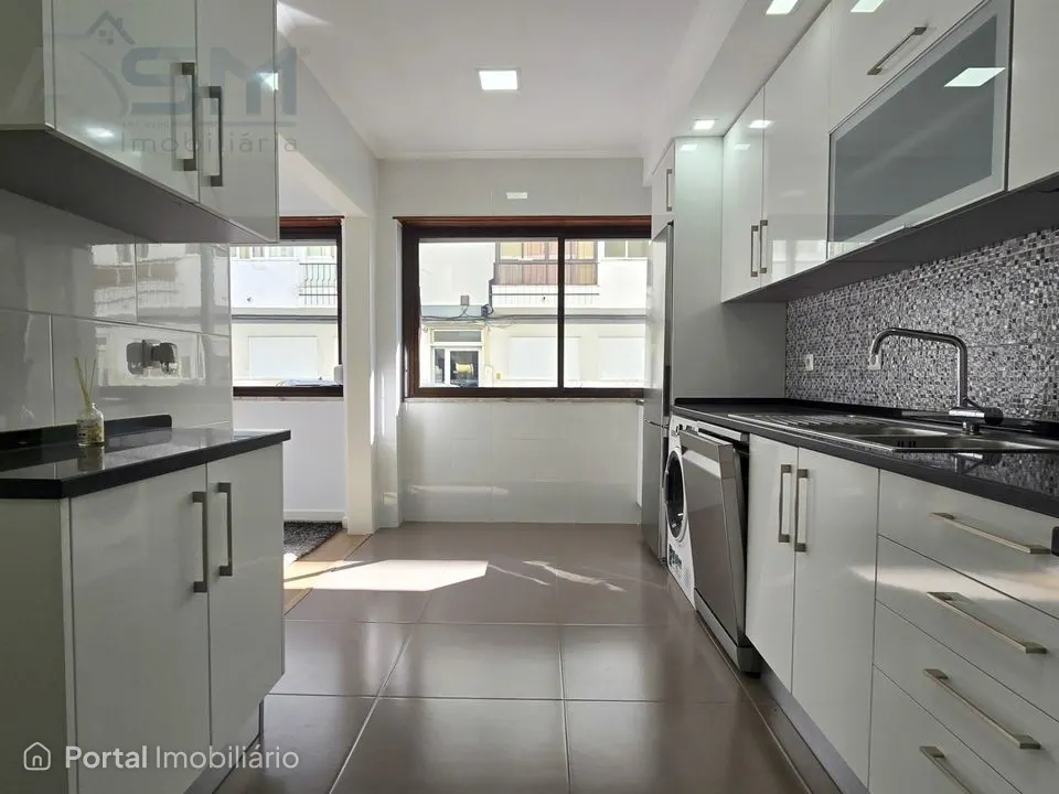 Apartamento T2 Arrendamento em Carnaxide e Queijas,Oeiras