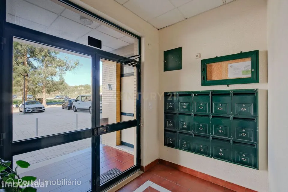 Apartamento T2 com Vista Panorâmica em Algueirão Mem Martins
