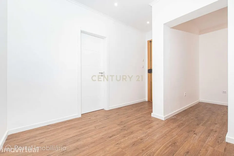 Apartamento T1+1 em Moscavide com logradouro