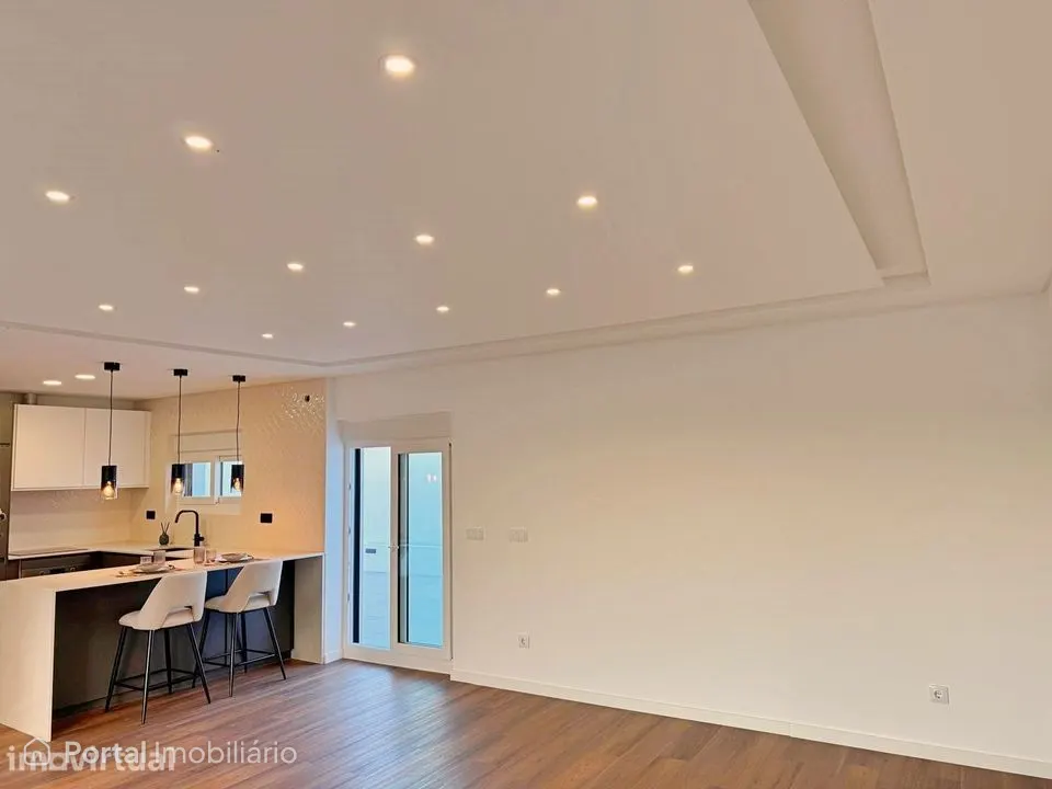Moradia T3+1 Remodelada com Anexo e Terraço a 2 min de Torres Vedras