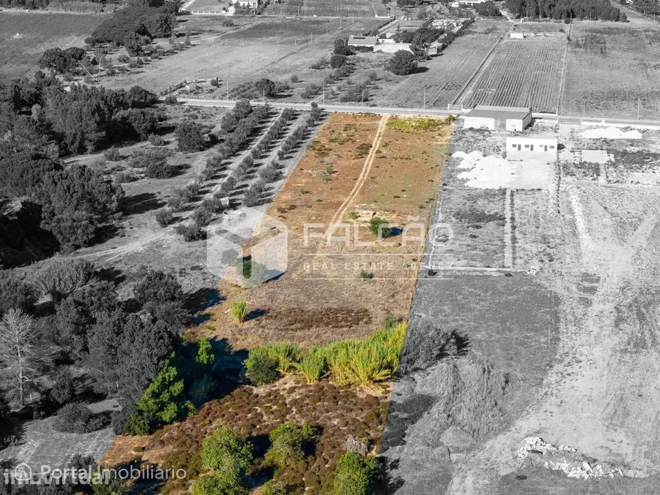 Terreno Venda junto á base do Mercadona em Almeirim