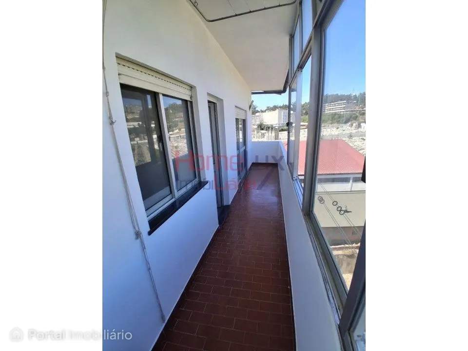 Apartamento T3 com 3 frentes e lugar de garagem, Fânzeres, Gondomar