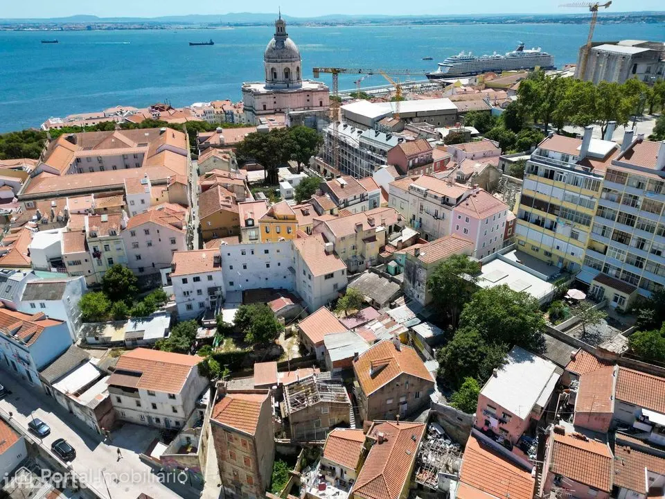 Terreno Urbano em São Vicente, Lisboa - Oportunidade Única