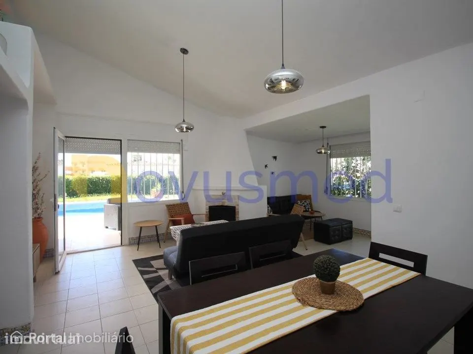 Moradia com Piscina na Zona Premium Areias São João, Albufeira