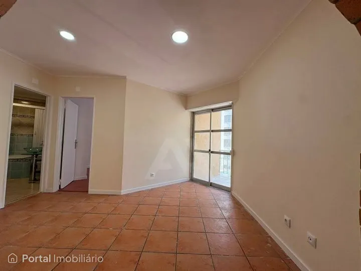 Apartamento T3 localizado em Algueirão-Mem Martins