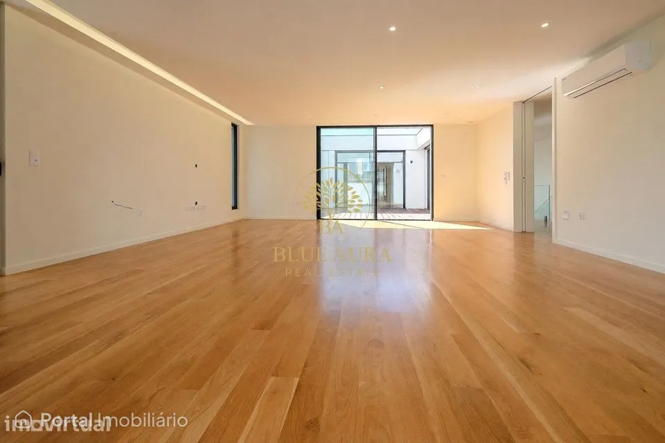 Moradia T2 Duplex na segunda linha de mar - Praia da Madalena