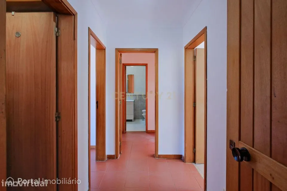 Apartamento T2 com Vista Panorâmica em Algueirão Mem Martins