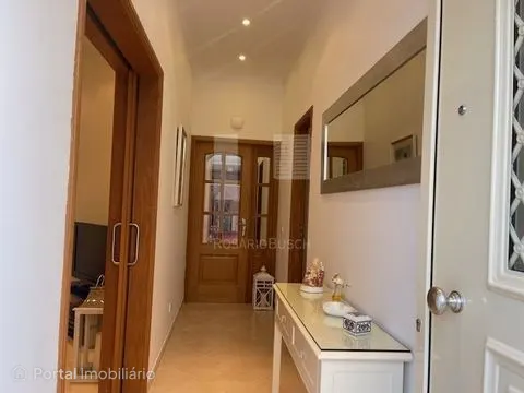 Elegante moradia com 4 quartos