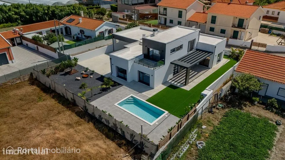 Moradia T5 de Luxo com Piscina | a 3 Minutos da Praia de Santa Cruz