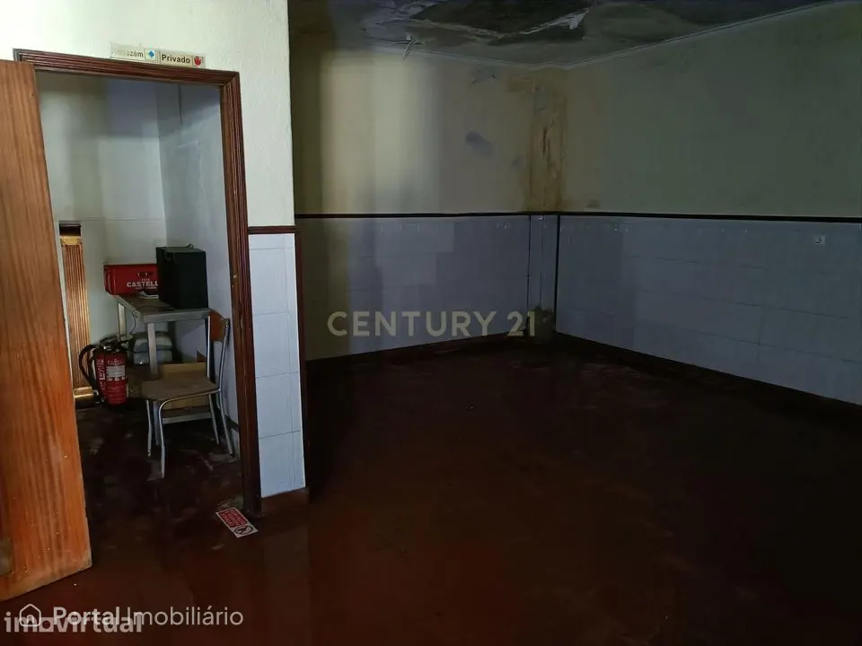 Espaço Comercial na Rua Passos Manuel, Alhandra