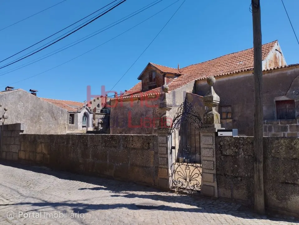 Casa antiga em Felgar para recuperar