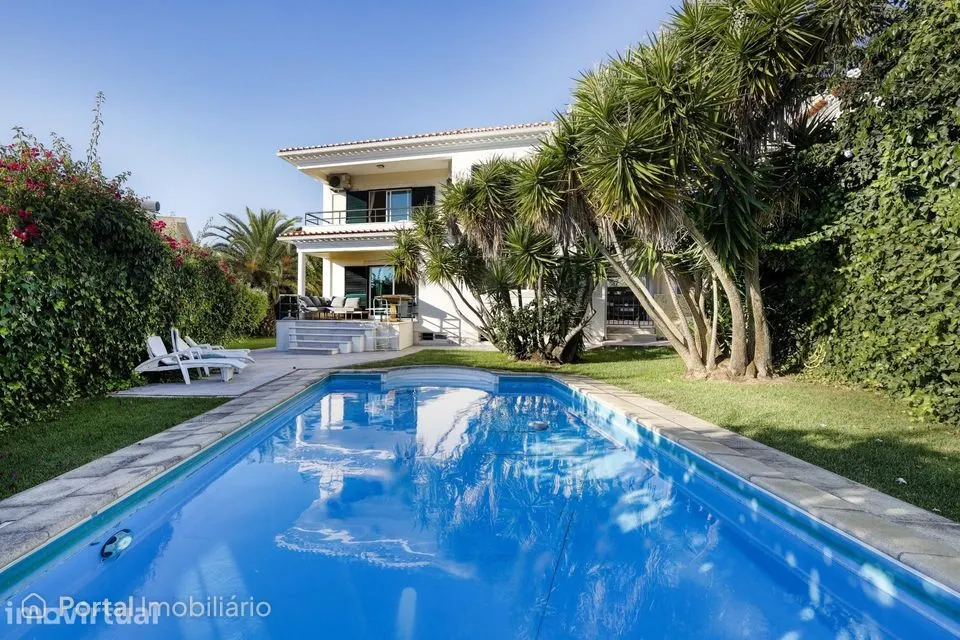 Moradia T4+1 com Piscina, Jardim e Três Pisos | Estoril