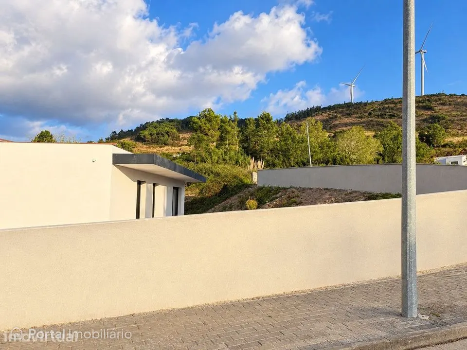 Moradia T2 NOVA Isolada em lote de 394m2!