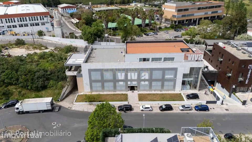 Prédio para Arrendamento no Prior Velho
