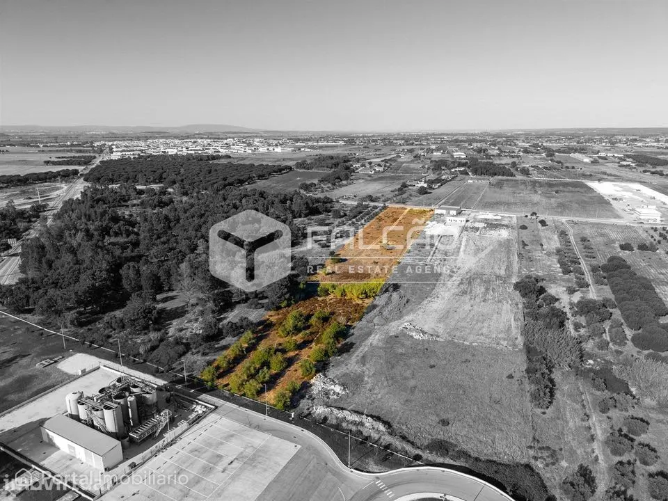 Terreno Venda junto á base do Mercadona em Almeirim