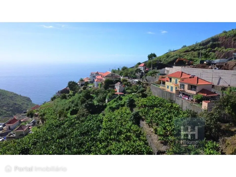 Terreno para construção de moradias com vista mar na Ribeira Brava