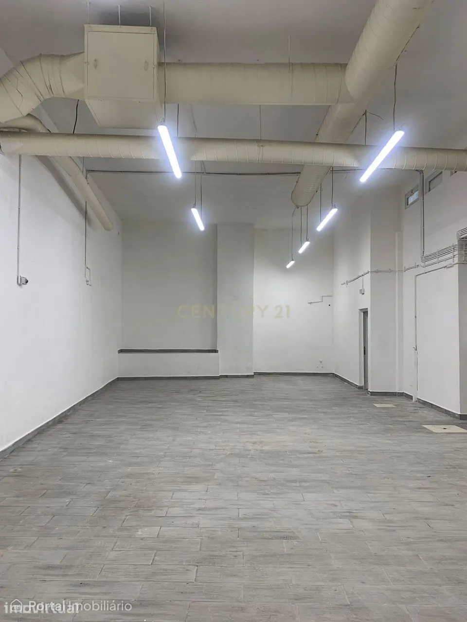 Warehouse for rent in Almada, Cova da Piedade, Pragal e Cacilhas