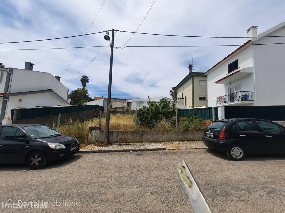 Terreno á venda com 354 m2 -Charneca da Caparica
