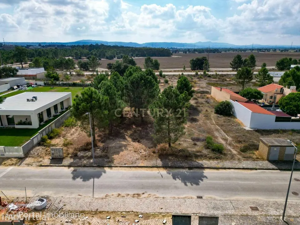Land for sale in Quinta do Anjo