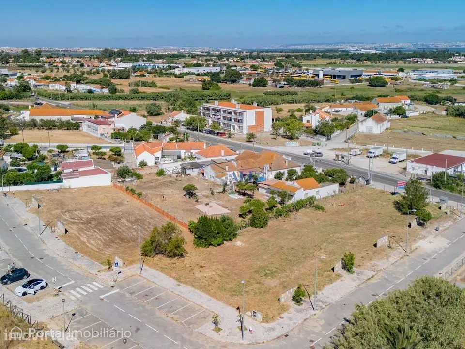 Lote de terreno construção com projeto aprovado, na Broega Montijo