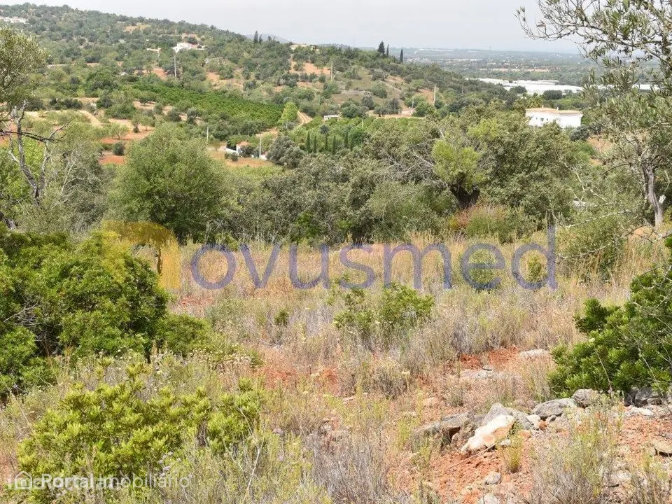Terreno rústico situado nos arredores de Paderne, Albufeira.