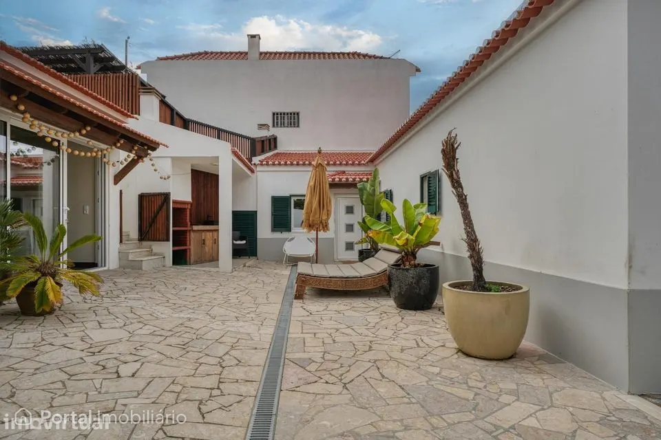 Moradia térrea T3+1 renovada em Mafra, com garagem, escritório...