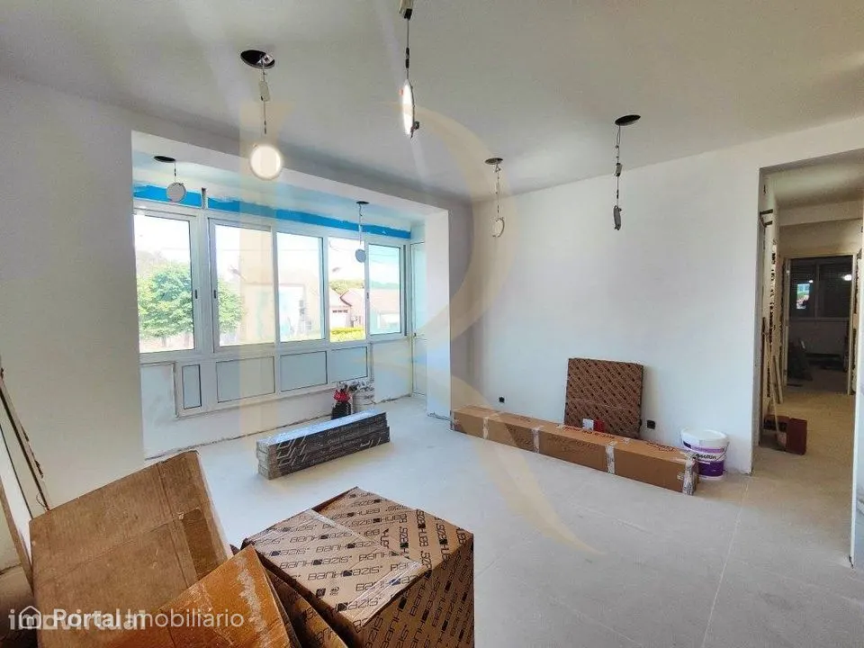 Apartamento T4 remodelado no Laranjeiro - Almada