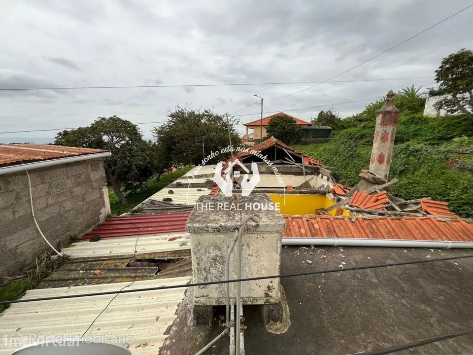Terreno c/ Ruína de Moradia V1 em Santa Cruz