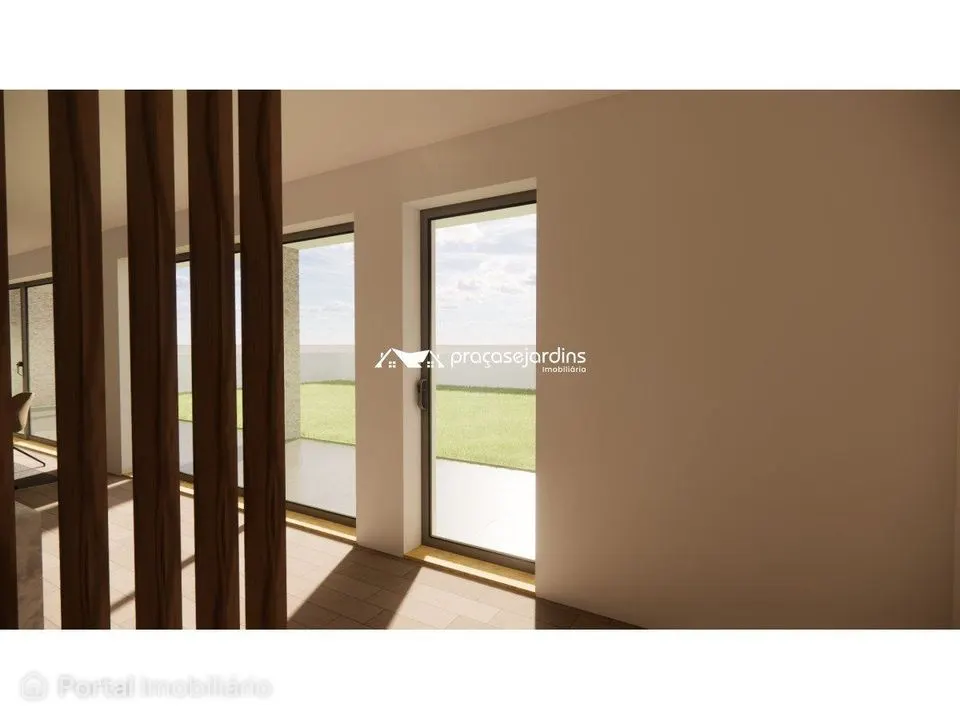 Moradia Geminada Novíssima com 4 Quartos em Leiria