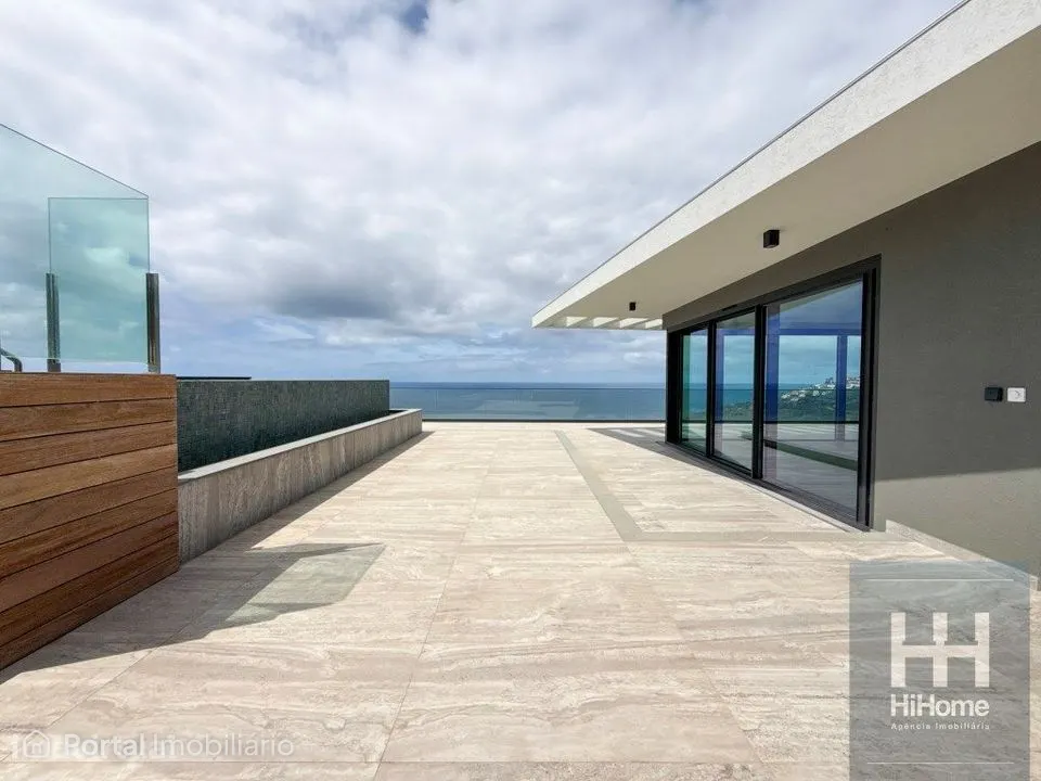4-bedroom apartment for sale in São Martinho