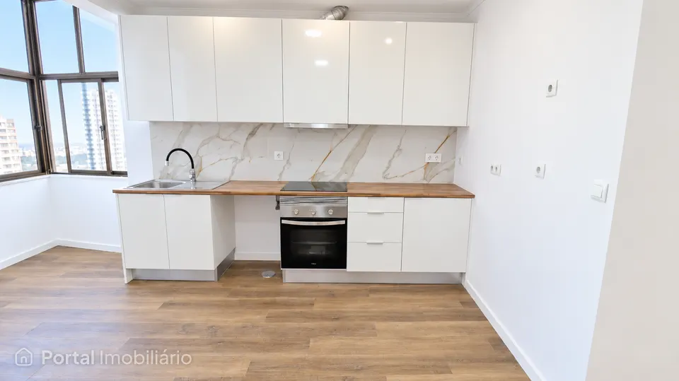 Apartamento T3 renovado no coração do Barreiro – conforto, luminosidade e localização privilegiada!