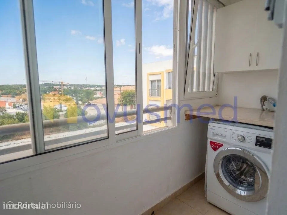 Apartamento T2 com Ar Condicionado nas Ferreiras